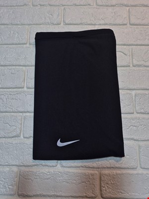 اسکارف داخل خز نایک